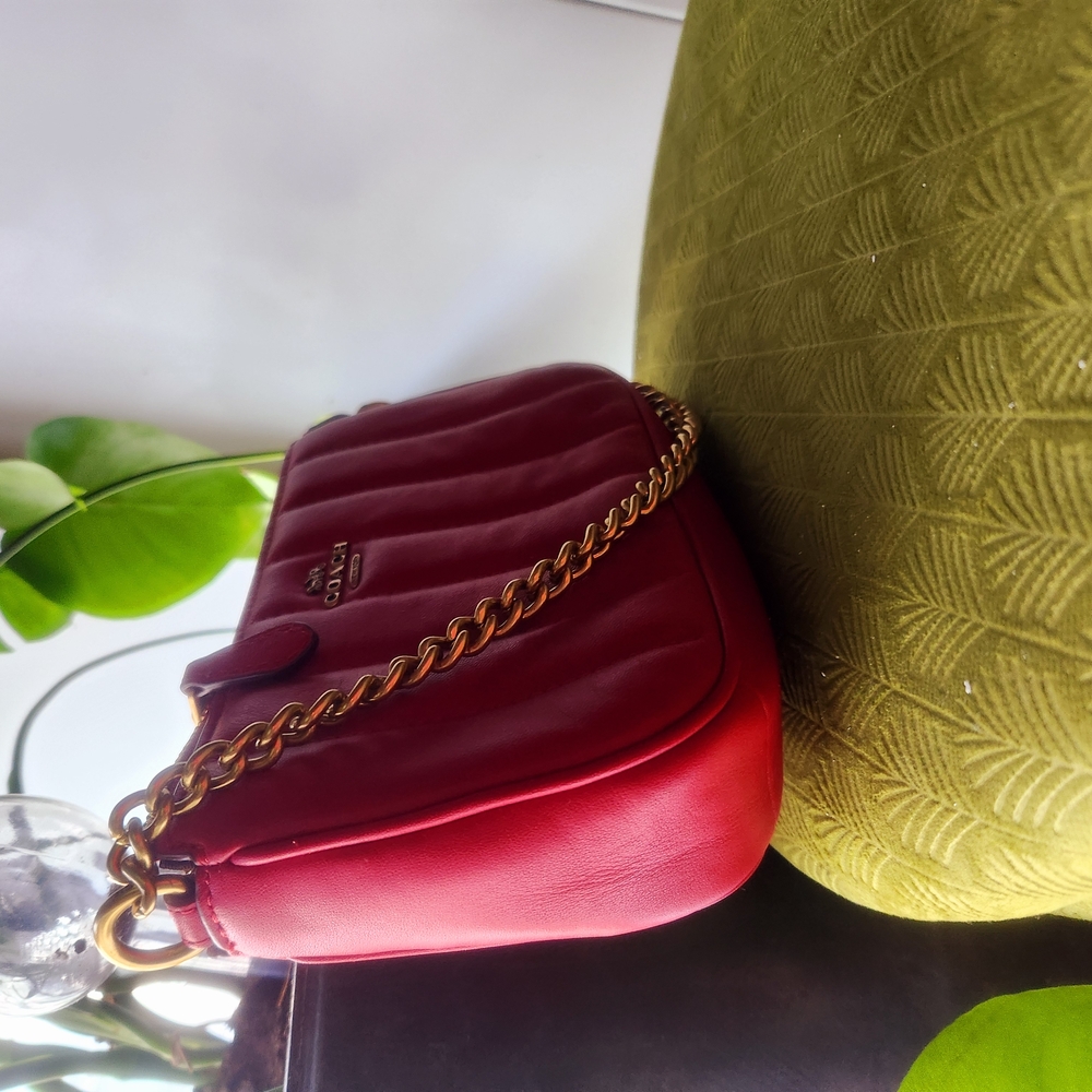 Coach Red Quilted Women's Bag - Picture 3 of 6